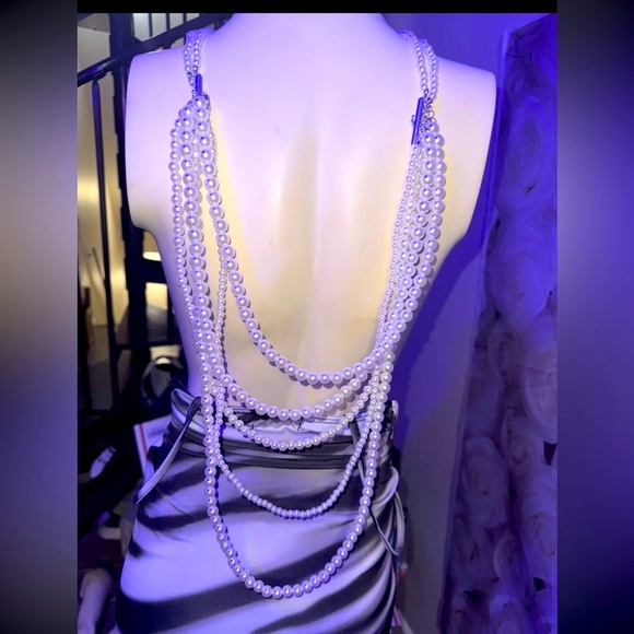 Ivory multi-strand faux pearl necklace and earring set with a - Picture 5 of 8